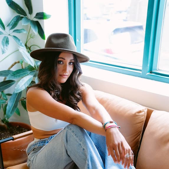 Peekaboo Boudoir's Bend Studio Completes Successful First Month, Expanding Empowerment-Focused Photography Services in Central Oregon